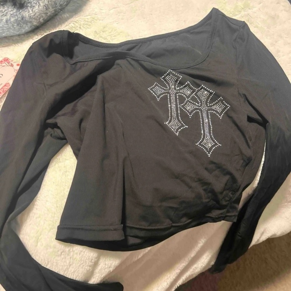 Gothic Dark Cross & Rhinestone Pattern Slim Fit Cropped T-Shirt - Picture 6 of 7